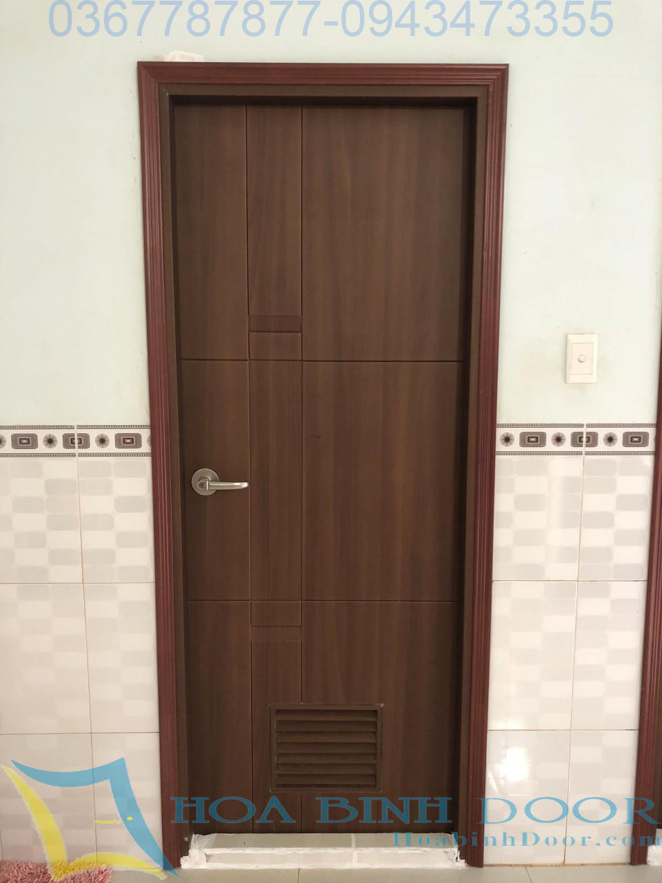 cửa nhà vệ sinh