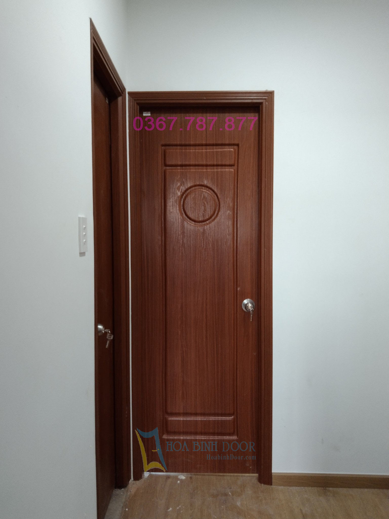 cửa nhà vệ sinh